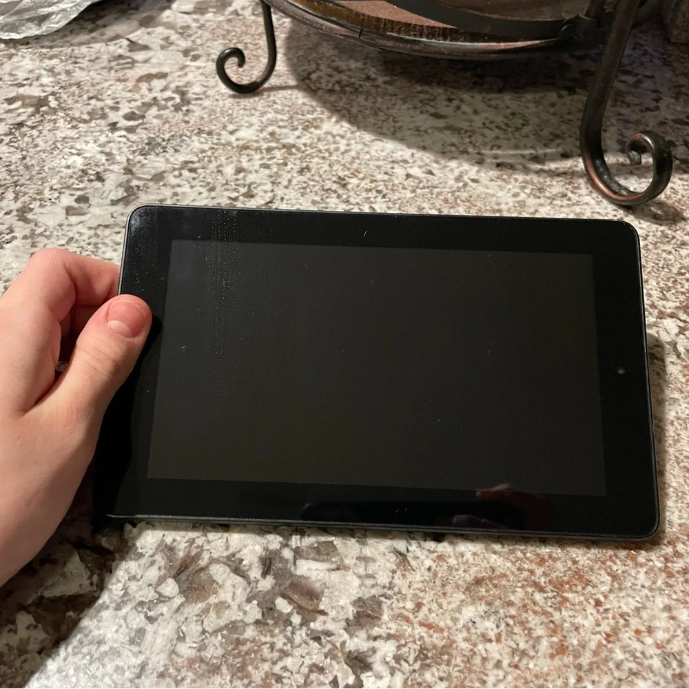 Kindle fire 5th gen 5GB - Picture 2 of 4